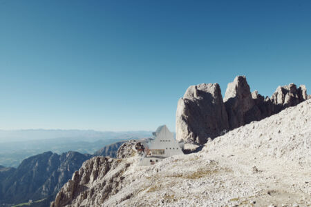 Senoner Tammerle Architetti, rifugio Passo Santner a Tires (Bolzano; foto Lukas Schaller)