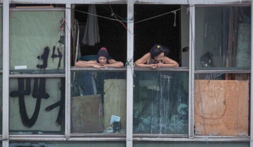 Skin of Glass, di Denise Zmekhol, AFA