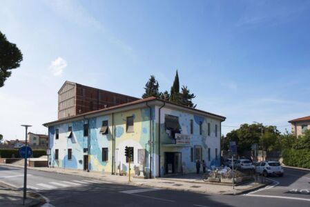Edificio parrocchia via Conte Fazio. Titolo River stories. Autore Tellas 2017