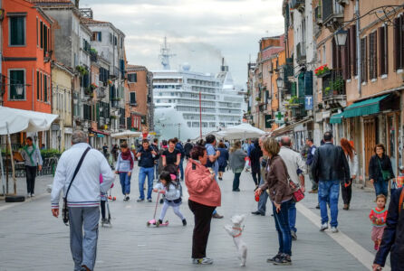 Nave da crociera a Venezia, © Steve Varni