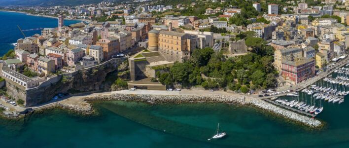 Mantinum (Agence Buzzo Spinelli e Antoine Dufour, © corseaerovision)