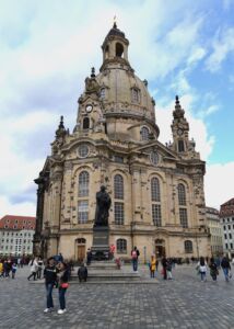 Vista della Frauenkirche al Neumarkt con davanti la statua di Lutero
© Daniela Völkel-Hundt