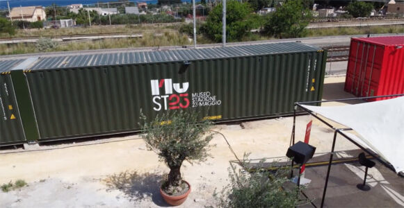 Il container dell'ingresso a MuST23