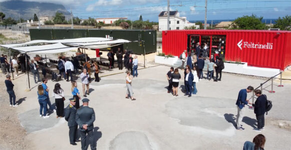 Il container del bookshop di MuST23