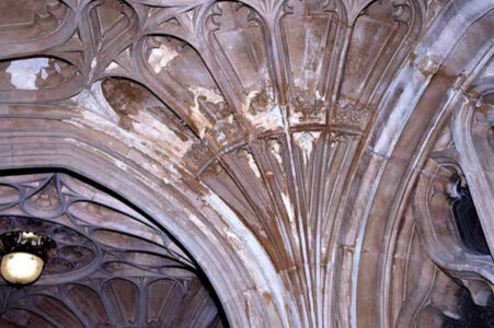 Particolare di danni da infiltrazioni d’acqua (House of Lords/House of Commons)