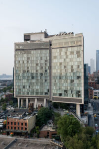 La High Line sottopassa lo Standard Hotel (Ennead Architects)