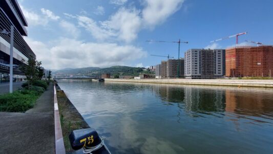 Il cantiere del masterplan di ZHA sull'isola di Zorrozaurre (© Laura Milan)