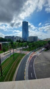 La torre Iberdrola e la Biblioteca dell'Università di Deusto (© Laura Milan)