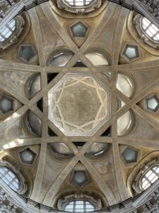 La cupola ad archi intrecciati della chiesa di San Lorenzo a Torino, di Guarino Guarini