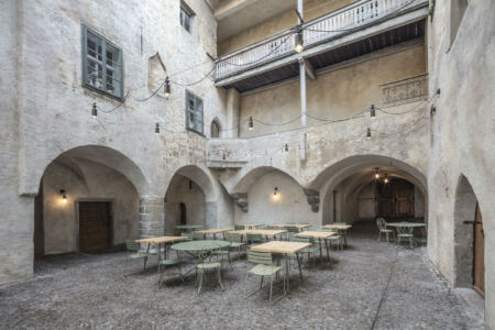 Pedevilla Architects, Decantei Tavern a Bressanone (© Gustav Willeit)