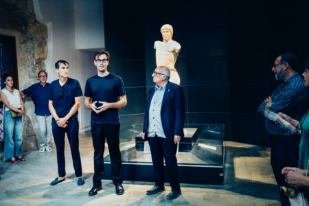 La presentazione di fronte al «Giovinetto di Mozia»