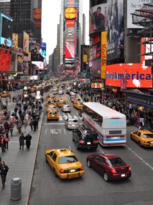 imes Square, New York (© NYC DOT) La trasformazione del 90% dello spazio stradale in uno spazio per le persone, Times Square, New York (© NYC DOT)