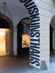 Riccardo Previdi, Ingresso Kunsthaus a Merano (© Davide Perbellini)