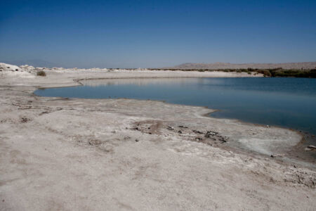 Salton Sea, sud-est di Los Angeles, California: il ritiro della superficie lacustre