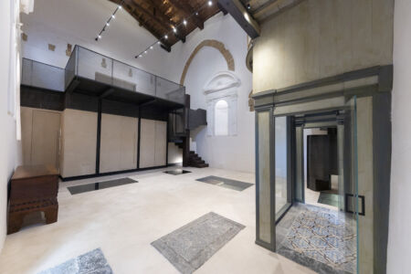 La bussola col pavimento maiolicato ottocentesco recuperato, ex Chiesa di Santa Maria in Porto Salvo, Cefalù