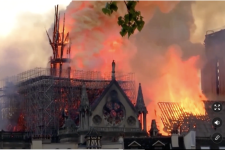 Il crollo della guglia di Notre Dame 2019, Parigi