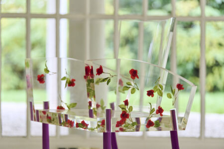 Exposition Natures intérieures à la villa Savoye, fauteuil Miss Blanche de Shiro Kuramata (© Benjamin Gavaudo, courtesy CMN)