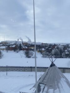 L'archiviaggio Kiruna. La vista sulla città e sulla cava dal ristorante dell'ostello (© Aurora Riviezzo)