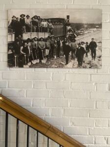 L'archiviaggio Kiruna. Una foto storica dei minatori nell'ostello (© Aurora Riviezzo)