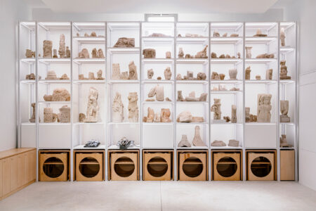 Barbara Pelizzon, Fuori Posto, vista dell'installazione, Museo archeologico nazionale, Aquileia, 2025 (@Nico Covre)