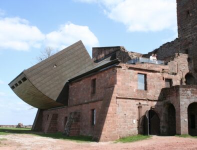 Restauro e recupero funzionale dello Château de Lichtenberg (Francia), 1992-2002. Vista esterna dell’edificio degli Chevaliers dopo il restauro (©Archivio Andrea Bruno)