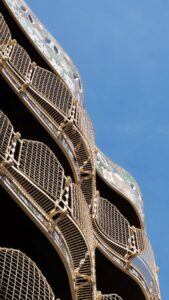 Casa Battló, 2025, parapetti dopo il restauro (©Pere Vives) (courtesy Casa Batlló)