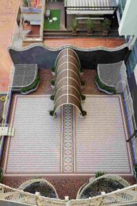 Casa Battló, 2025, patio interno dopo il restauro (© Claudia Mauriño)