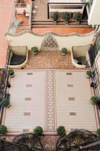 Casa Battló, 2025, patio interno prima del restauro (© Claudia Mauriño)