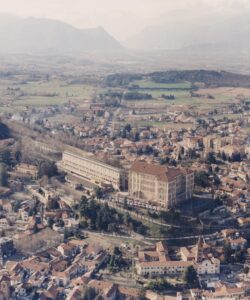 Vista aerea del complesso del Castello di Rivoli e della Manica Lunga (©Archivio Andrea Bruno)
