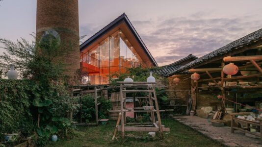 People’s Architecture Office e Liu Kicheng Design Studio, Porcelain Factory Plugin Revival (© Yumeng Zhu)