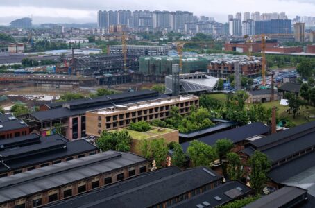 Vector Architects, Jingyang Camphor Court Hotel: l’intervento nell’ambito del recupero del lotto Sud-est di Taoxichuan (© Arch-exist)