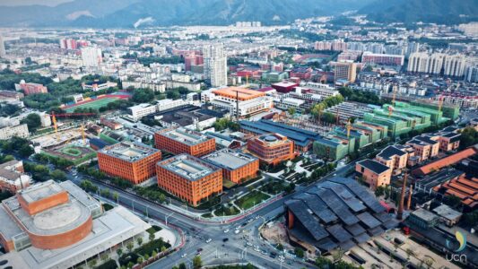 Taoxichuan Southeast, seconda fase di sviluppo. Si vede al centro il complesso alberghiero di David Chipperfield, a sinistra il suo Grand Theatre e a destra l’edificio progettato dall’importante architetto cinese Cui Kai