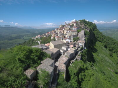 Federico Verderosa, Le grotte del vino, Cairano, Avellino (courtesy festival-allinsu.it 2025)