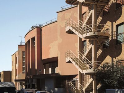 Esterno dell’aula magna di Chimica di Pietro Aschieri (© Guia Baratelli)