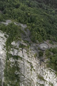 Echo of the Mountain (Associates Architecture)