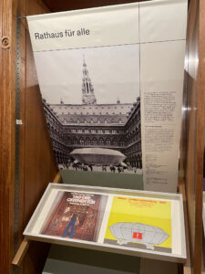 Mostra Rathaus Vienna 2025, F.v. Schmidt, allestimento K. Schwanzer 1968 © WStLA CC-BY-NC-ND-4.0