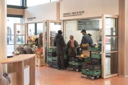 Marktraum, interno, Vienna, 2025 (© Felix Redmann, courtesy Mostlikely Architecture)