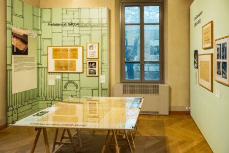 Veduta della mostra La costruzione della città moderna, Palazzo da Mosto, Reggio Emilia, 2025 (©outThere)