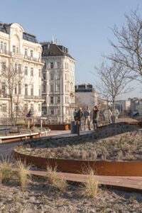 Marktraum, terrazza, Vienna, 2025 (© Felix Redmann, courtesy Mostlikely Architecture)