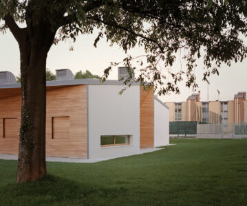 L'esterno di Fillia, nuova scuola San Paolo, Cuneo (dalla pagina web http://www.colucciandpartners.it)