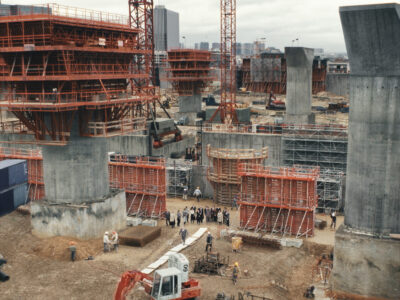 L'Inconnu de la Grande Arche, 2025 (© Julien Panie, AGAT FILMS, LE PACTE)