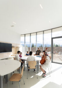 Vista interna della Scuola dei Desideri “Mario Silvestri”, Pacentro (© Walter Vecchio)