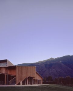 "The Big Zip - A House For Happy Cows" a Mantello (Sondrio): Gianmatteo Romegialli, Ivan Gusmeroli (2022), (@ Marcello Mariana)