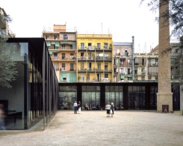 Barcellona, Biblioteca Sant Antoni, dal sito www.rcrarquitectes.es/ (@ Hisao Suzuki)