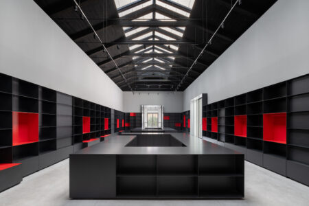 Bookshop, Padiglione Centrale Giardini della Biennale di Venezia (© Marco Cappelletti / Marco Cappelletti Studio, courtesy La Biennale di Venezia / MiC)