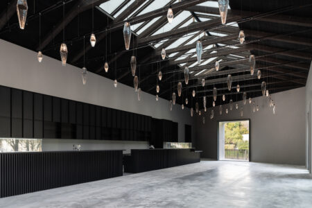 Foto 24. Interno della caffetteria, Padiglione Centrale Giardini della Biennale di Venezia (© Foto Giuseppe Miotto / Marco Cappelletti Studio, courtesy La Biennale di Venezia / MiC)