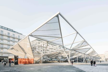 Stazione Garibaldi, Napoli, Dominque Perrault (dal sito atlantearchitetturacontemporanea.cultura.gov.it © 2020 Mibact)