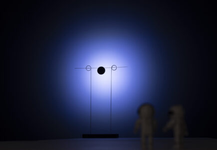 immagine di Notte africana nella mostra "Davide Groppi. Un'ora di luce", Volumnia, Piacenza, 2026 (courtesy Davide Groppi)