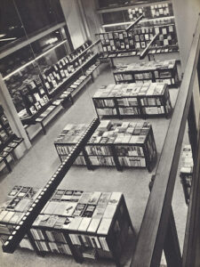 L'interno del negozio Hoepli, Milano