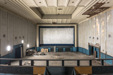 L'interno dell'ex Cinema Corso, Vicenza (© Marco Zorzanello, Fondazione Roi)